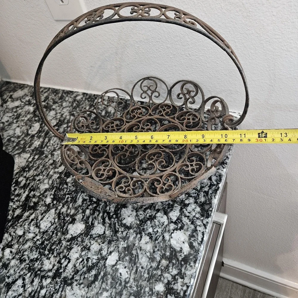 Vintage wrought iron brown fruit bowl basket decorative scrolled design w/handle
